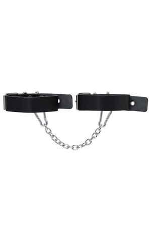 Черные оковы из одного ремешка с люверсами